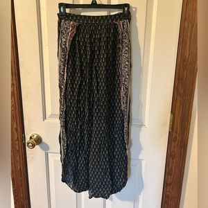American eagle skirt with high slits on both sides.